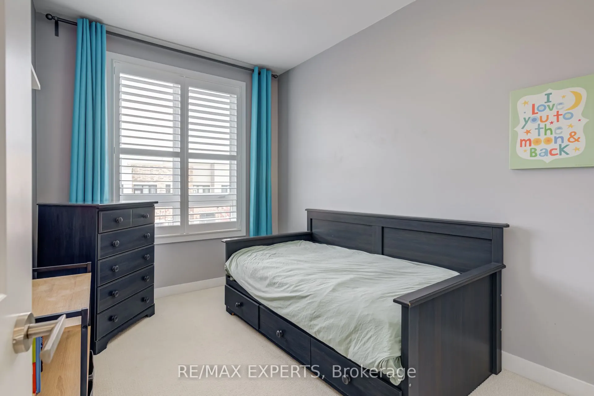 10 Helliwell Crescent