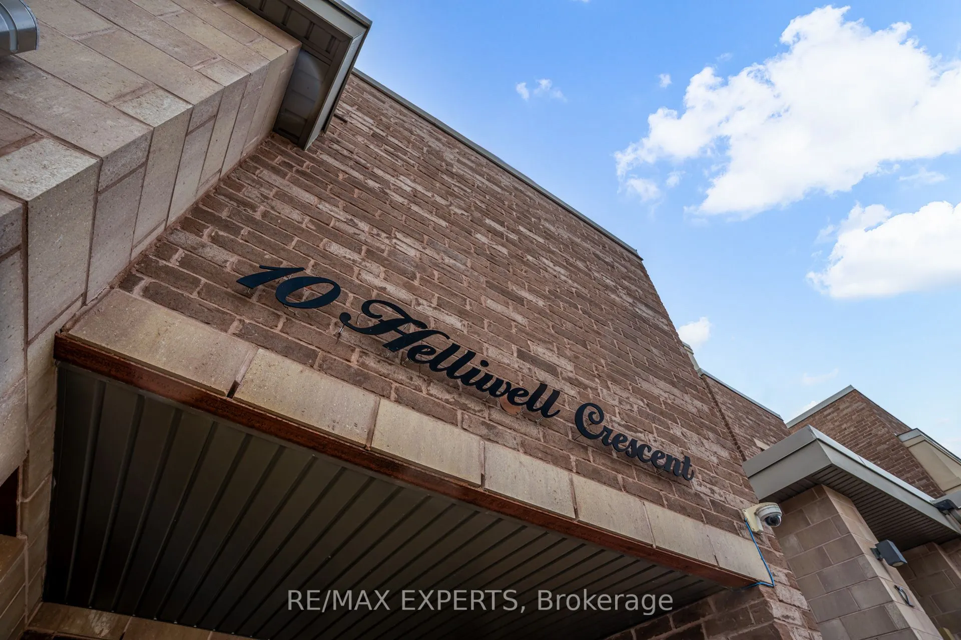 10 Helliwell Crescent