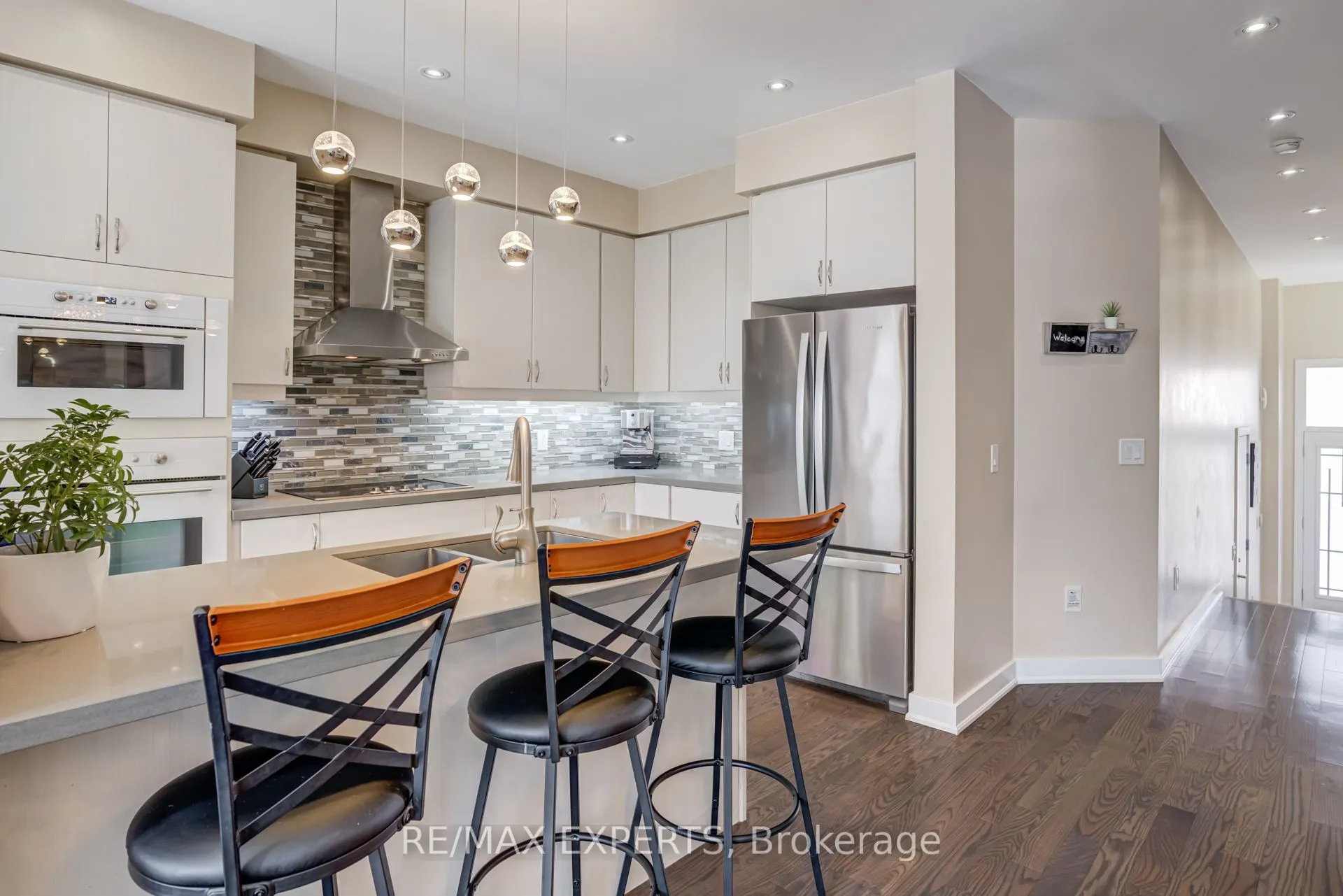 10 Helliwell Crescent