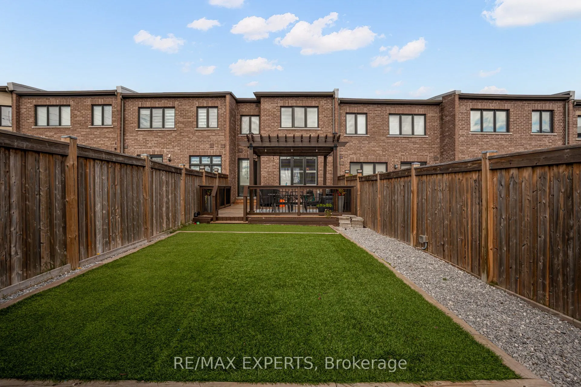 10 Helliwell Crescent