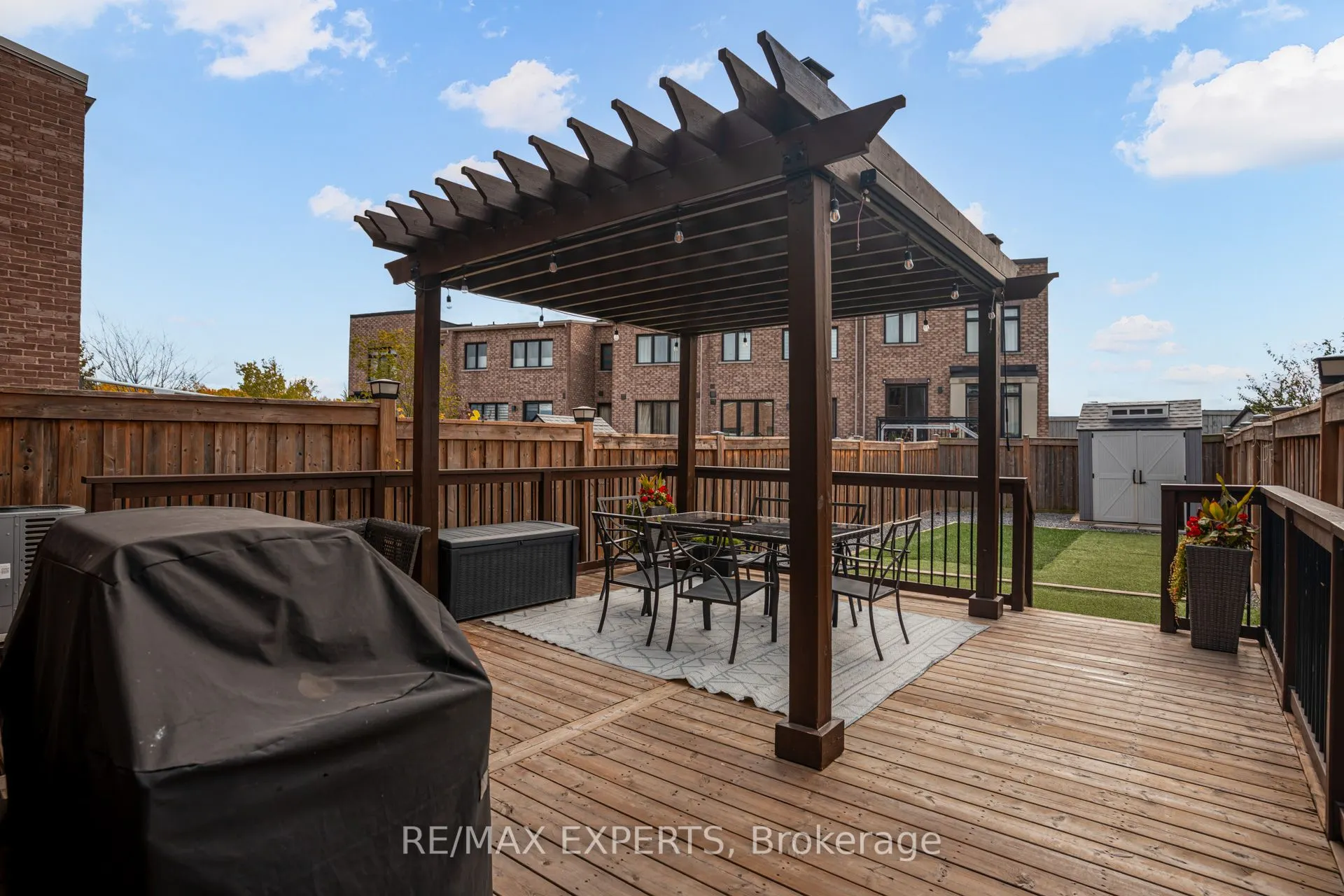 10 Helliwell Crescent