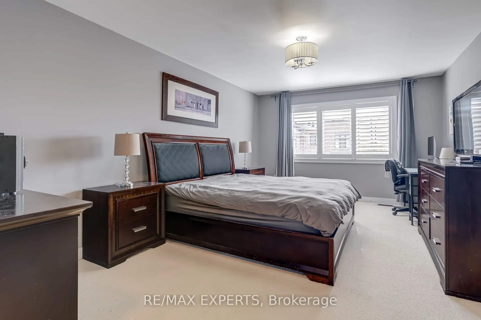 10 Helliwell Crescent