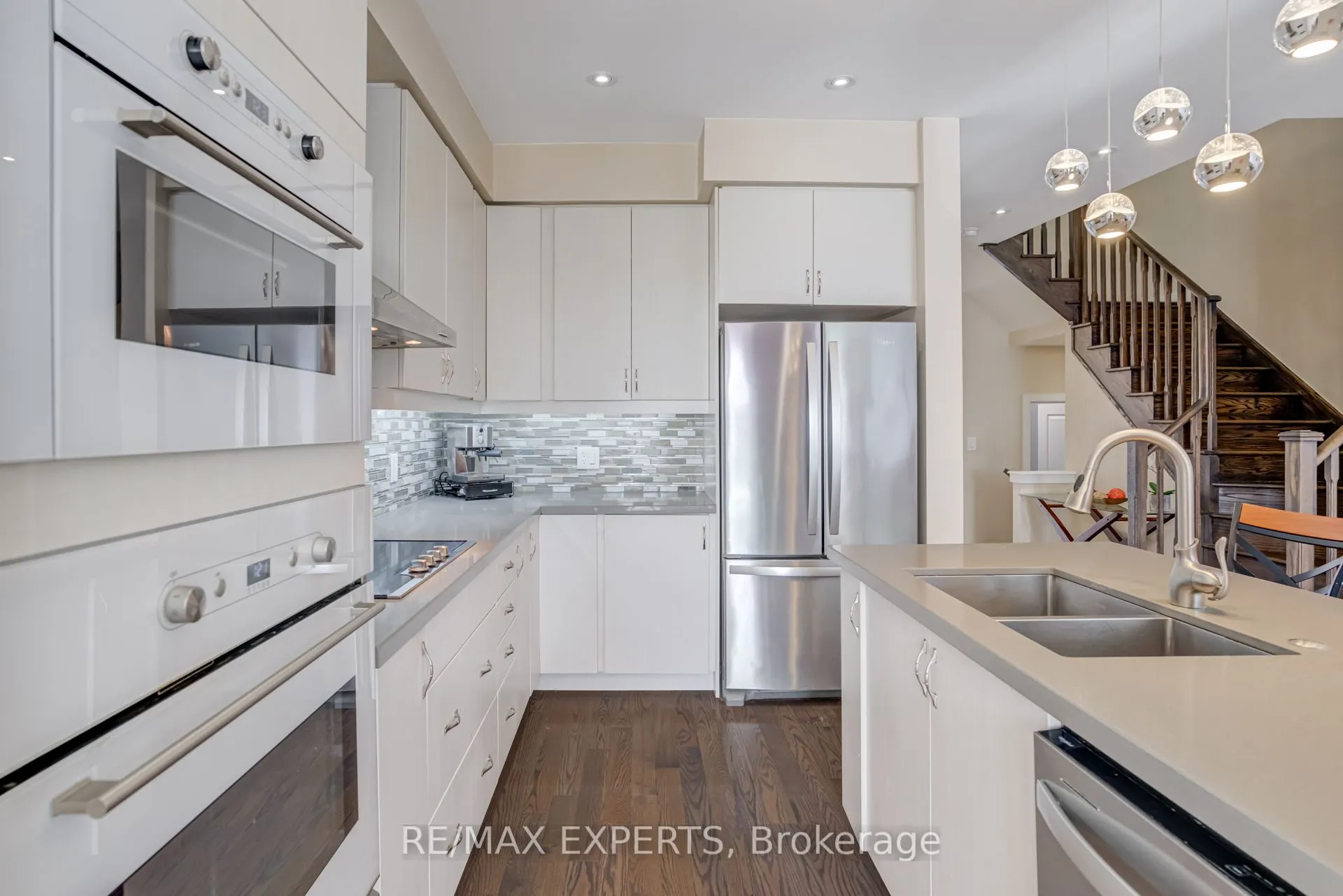 10 Helliwell Crescent