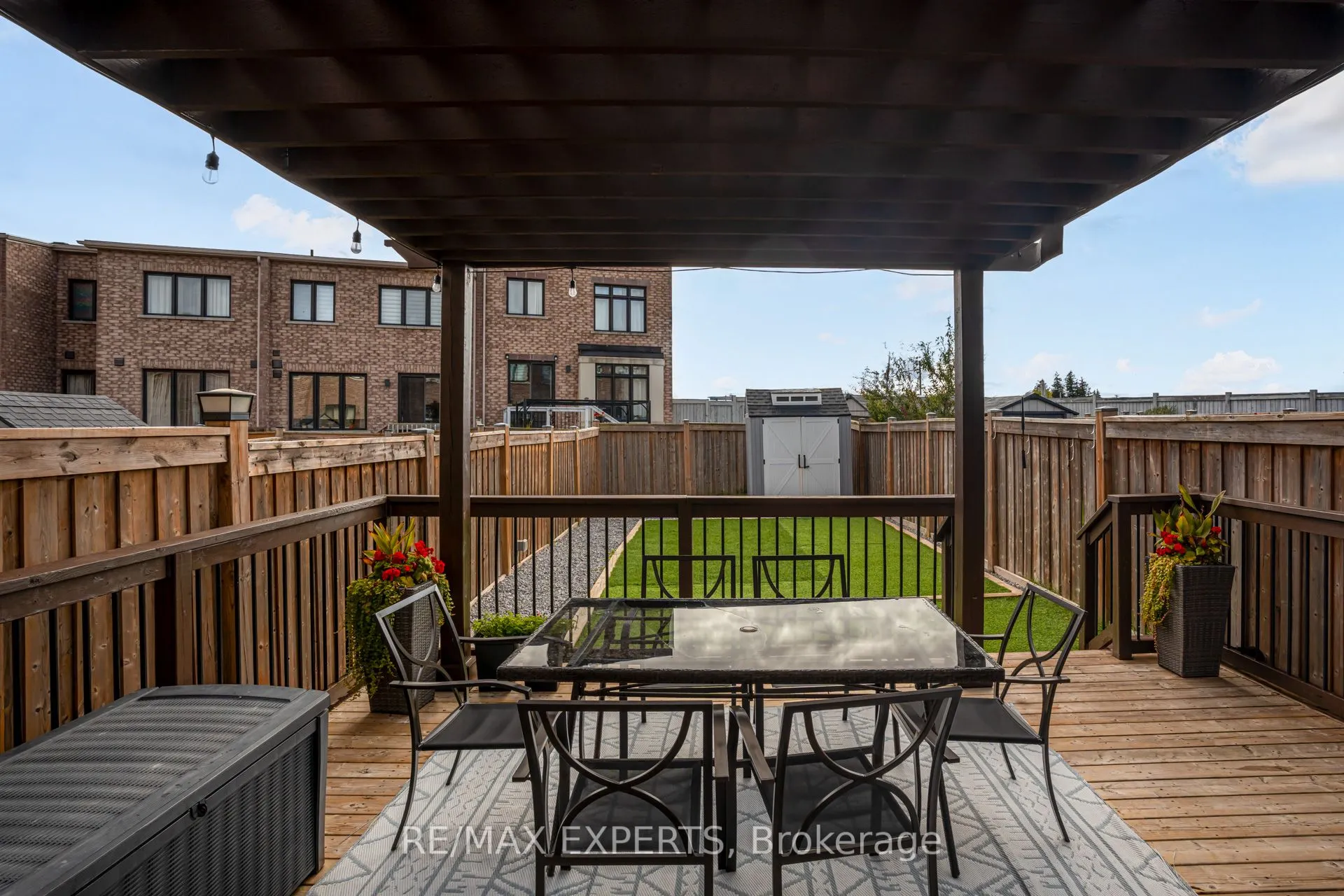 10 Helliwell Crescent