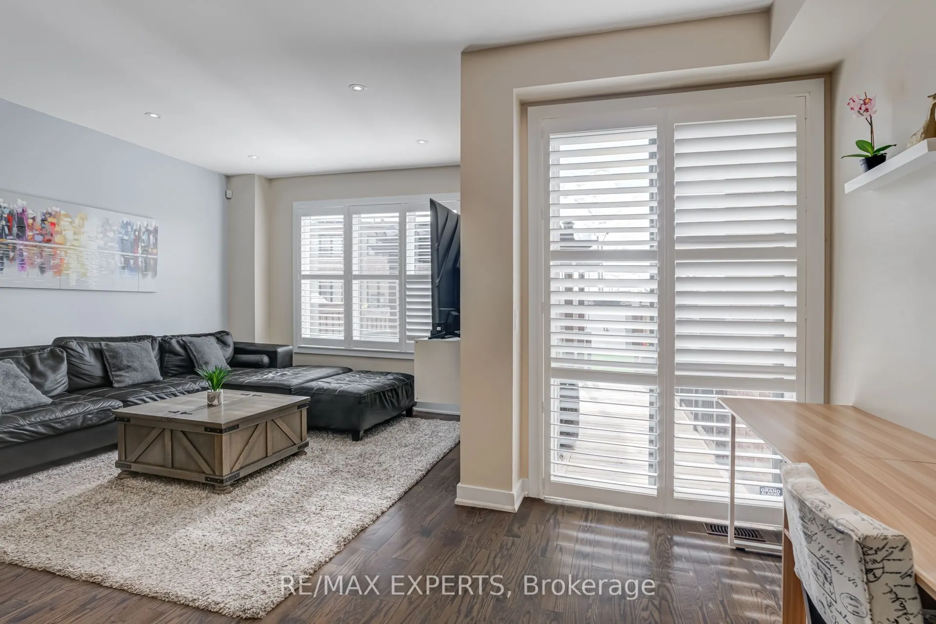 10 Helliwell Crescent