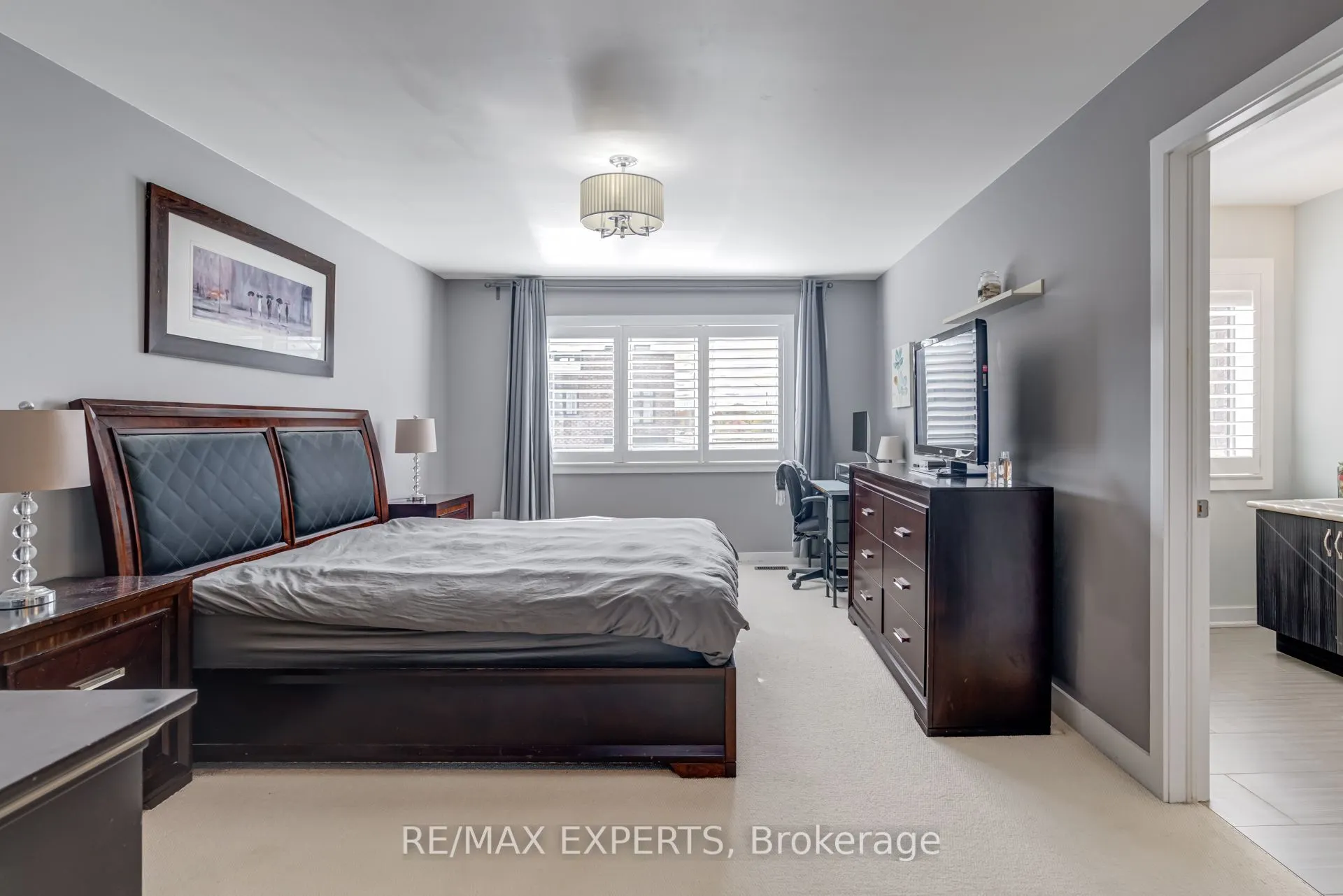 10 Helliwell Crescent