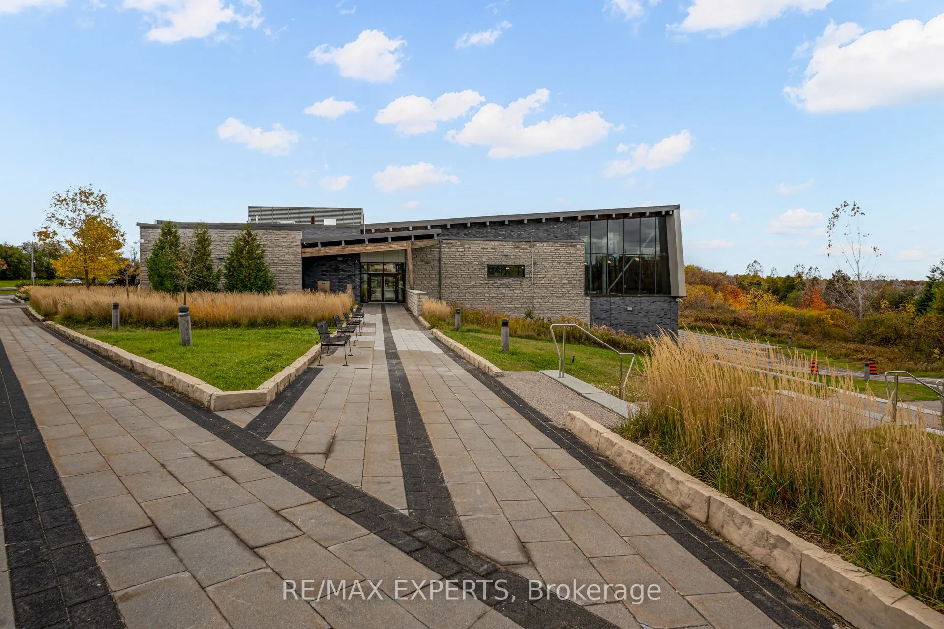 10 Helliwell Crescent