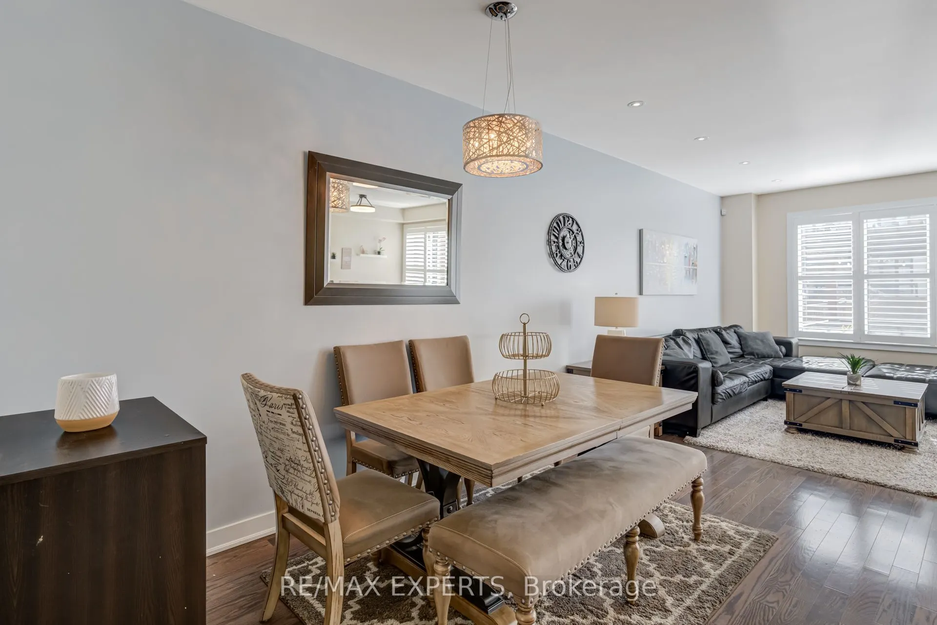 10 Helliwell Crescent