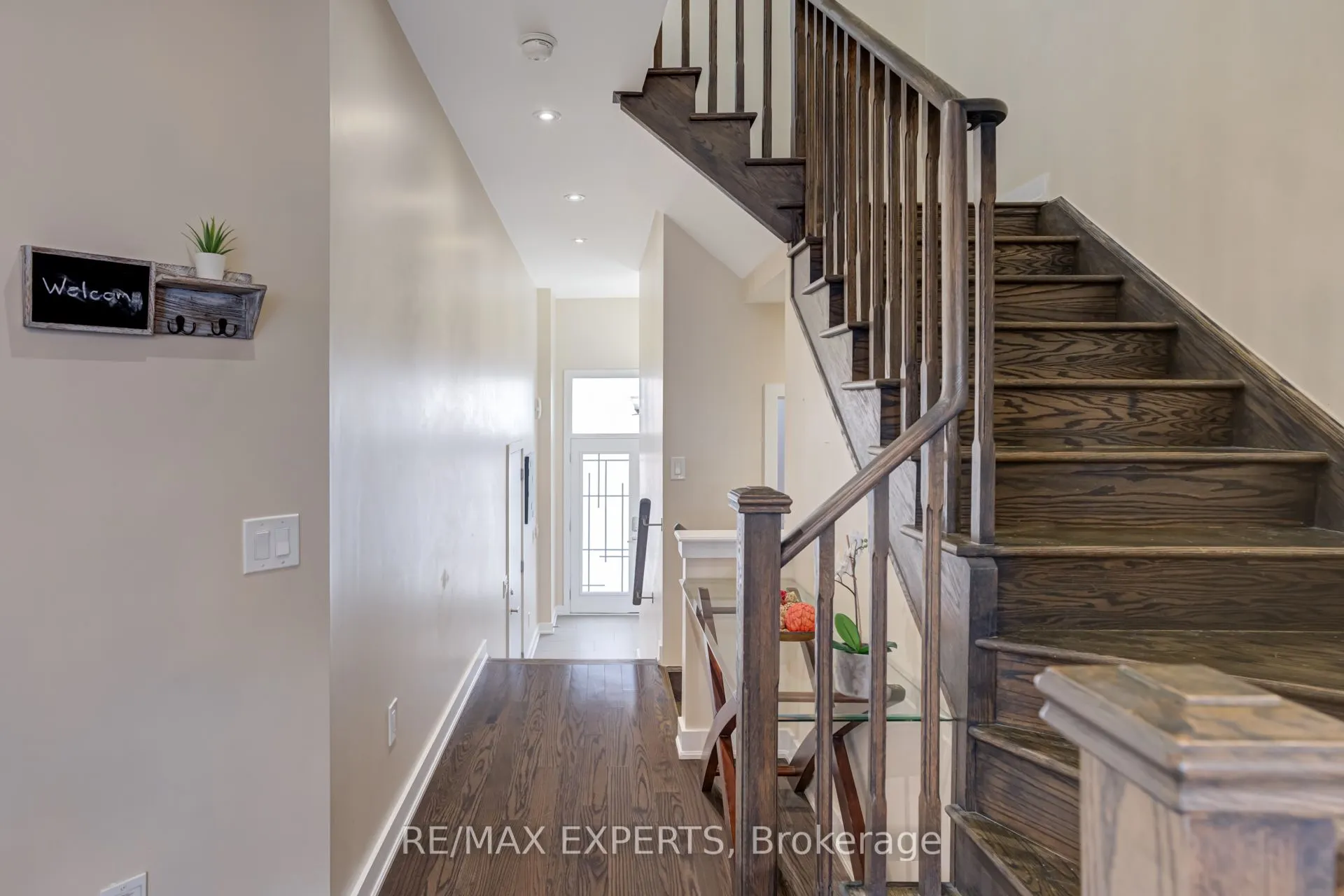 10 Helliwell Crescent