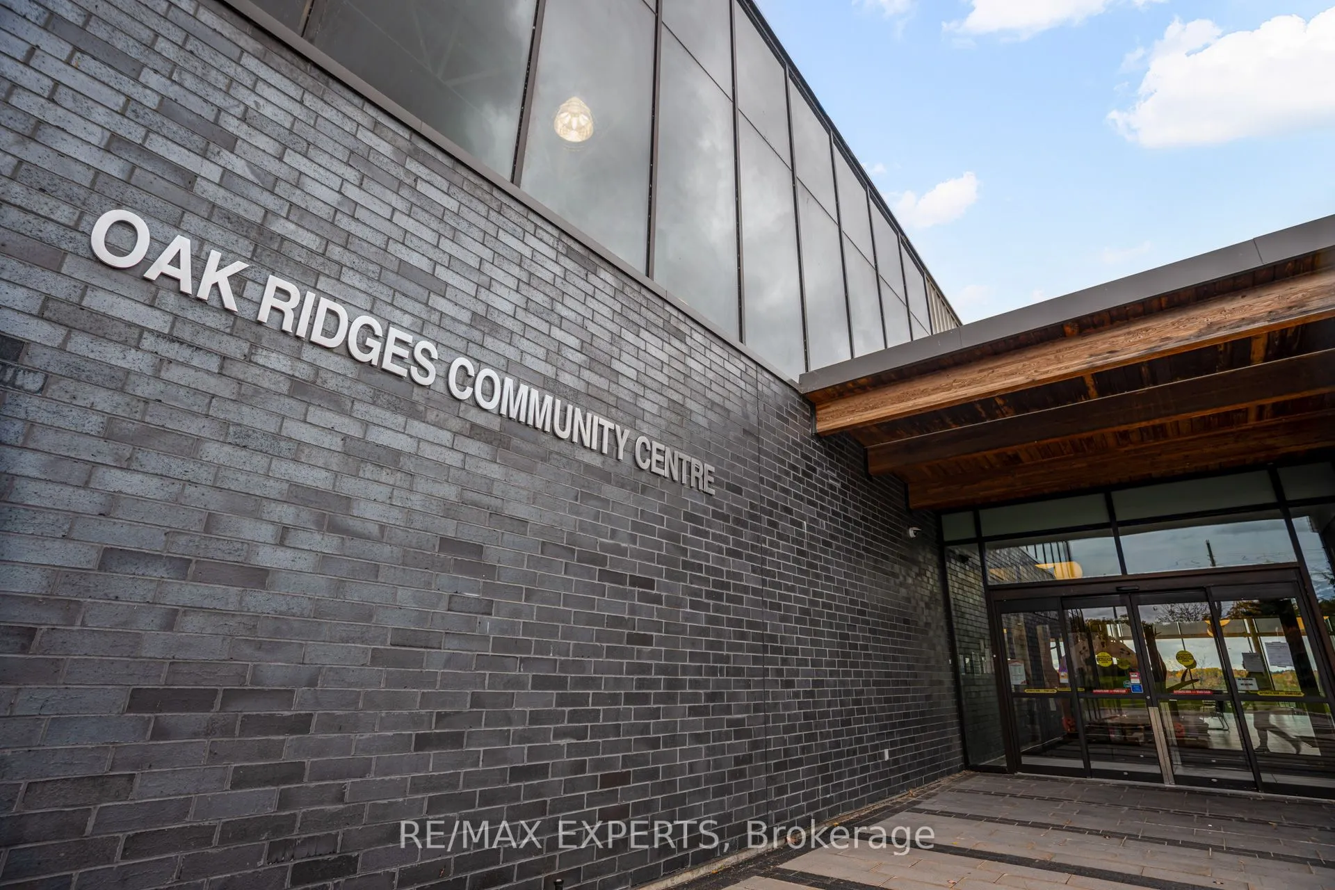 10 Helliwell Crescent