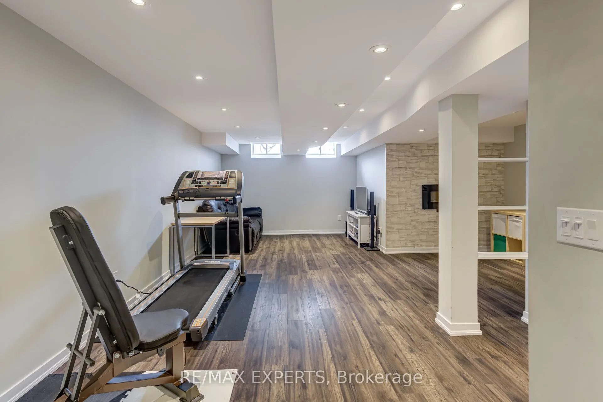 10 Helliwell Crescent