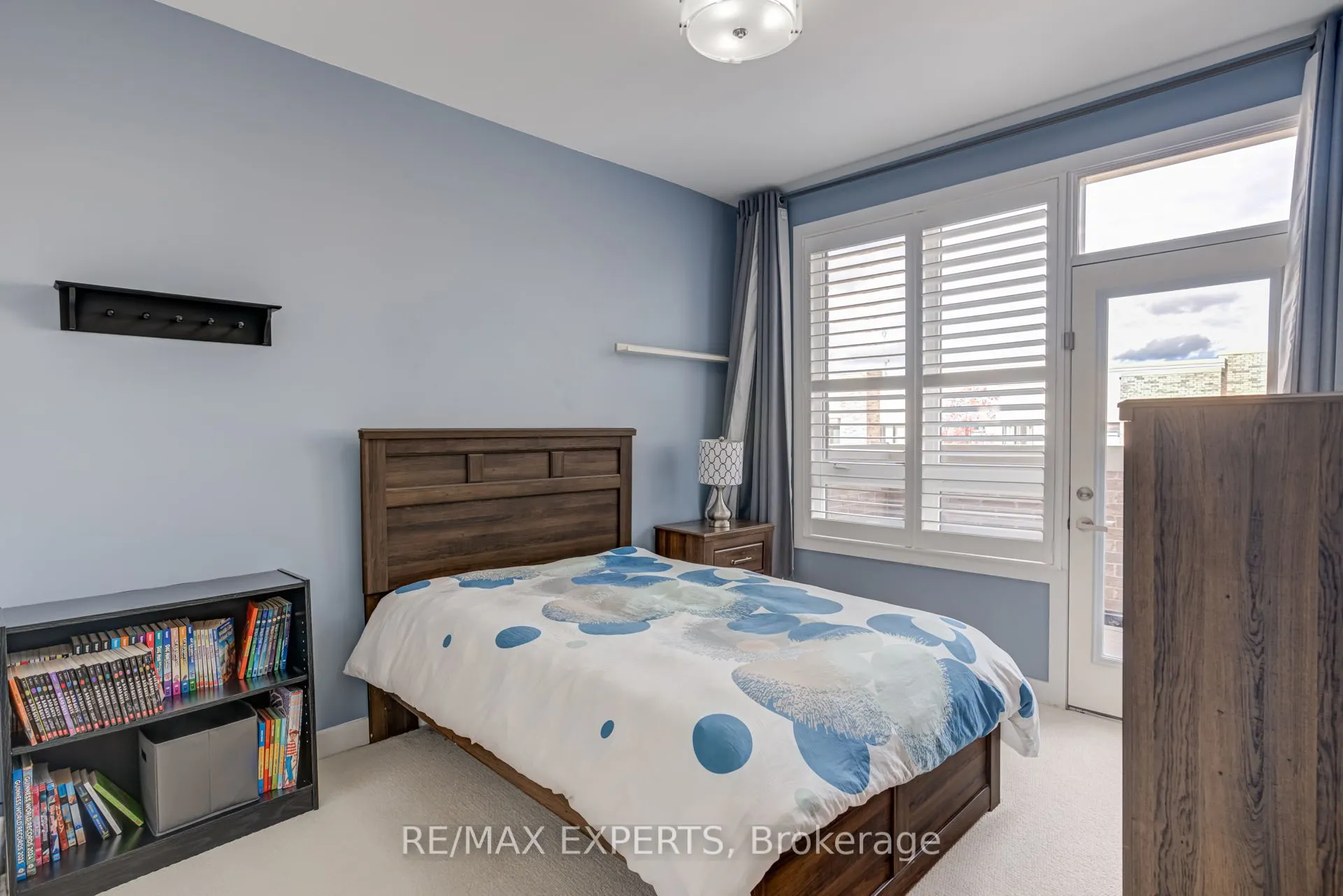 10 Helliwell Crescent