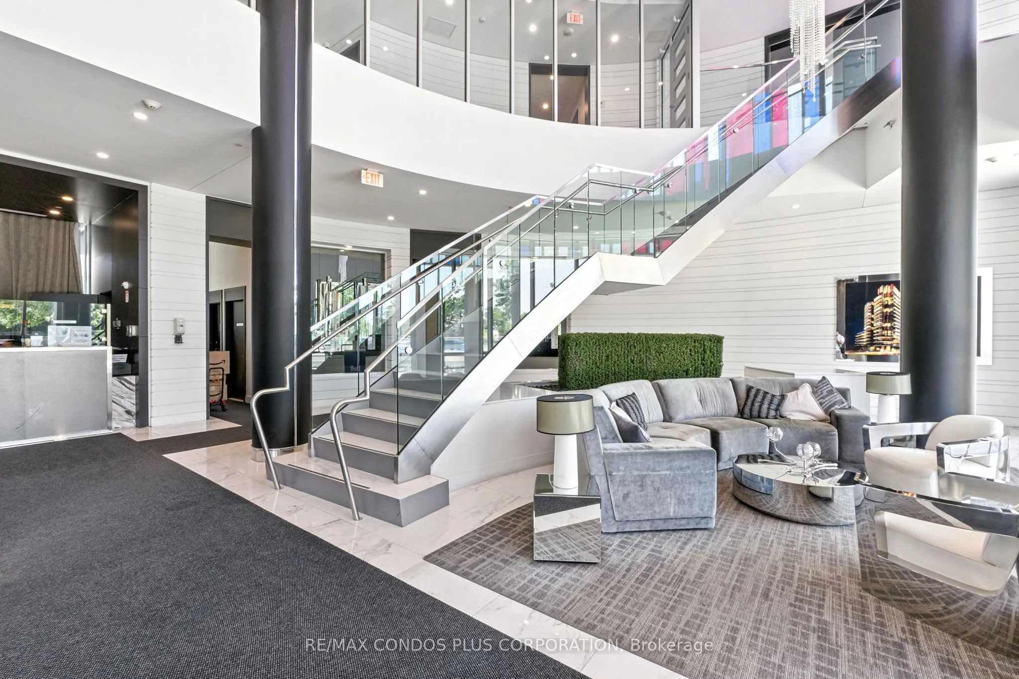 9471 Yonge Street, #Lph15