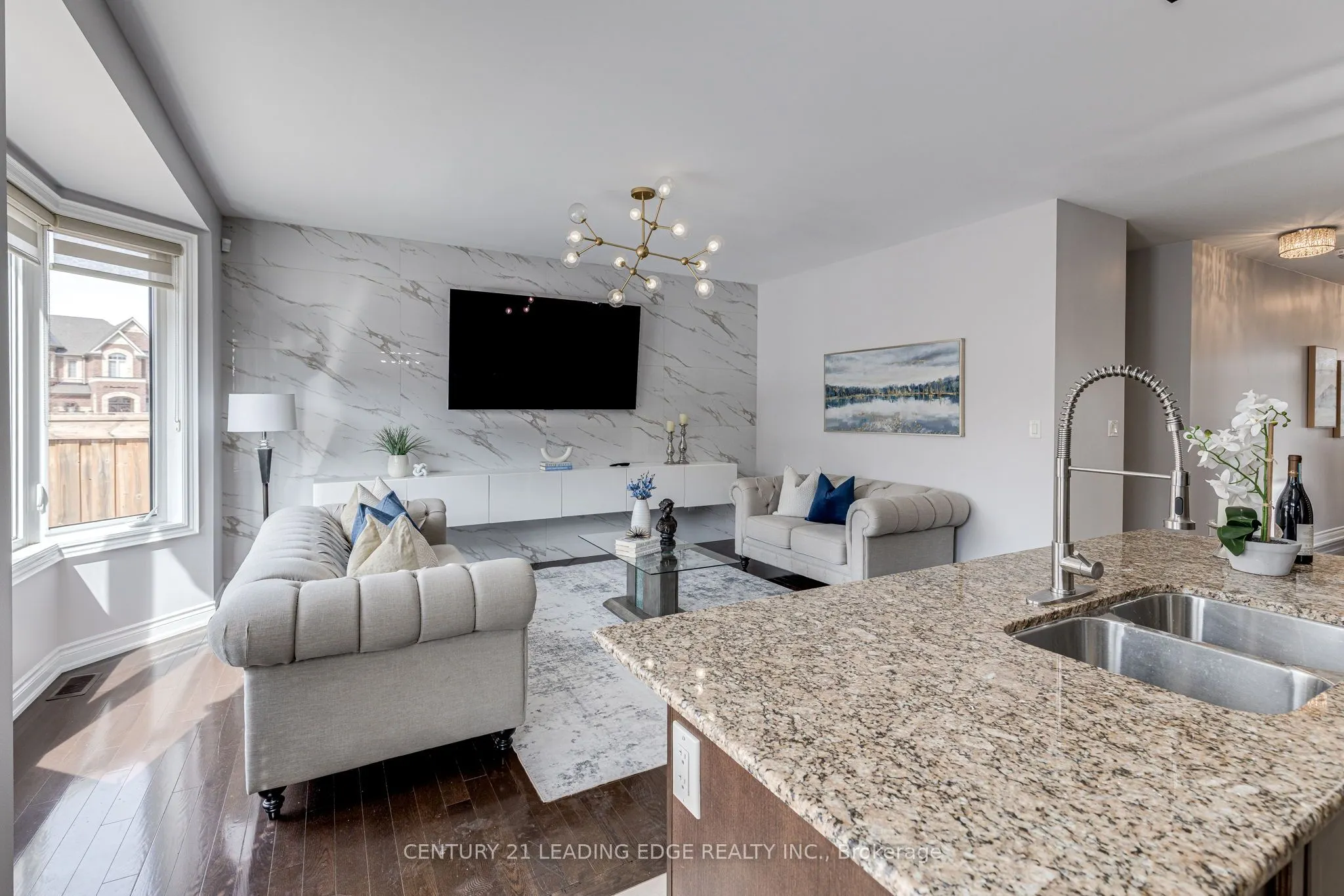 102 MACTIER Drive, #UPPER