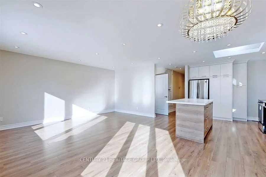 765 Greenfield Crescent, #Main