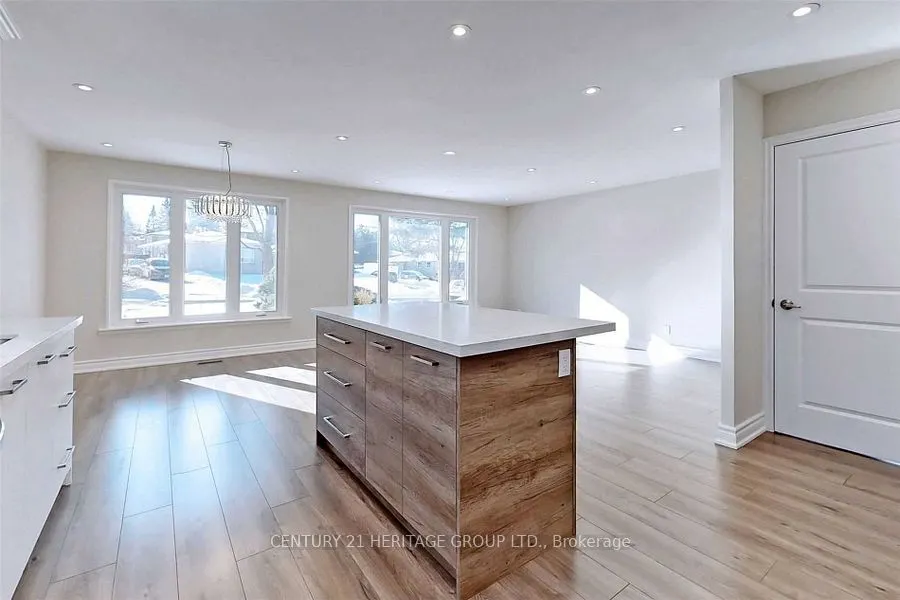 765 Greenfield Crescent, #Main