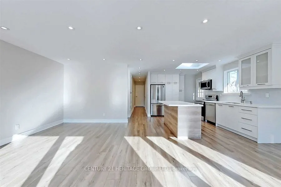 765 Greenfield Crescent, #Main