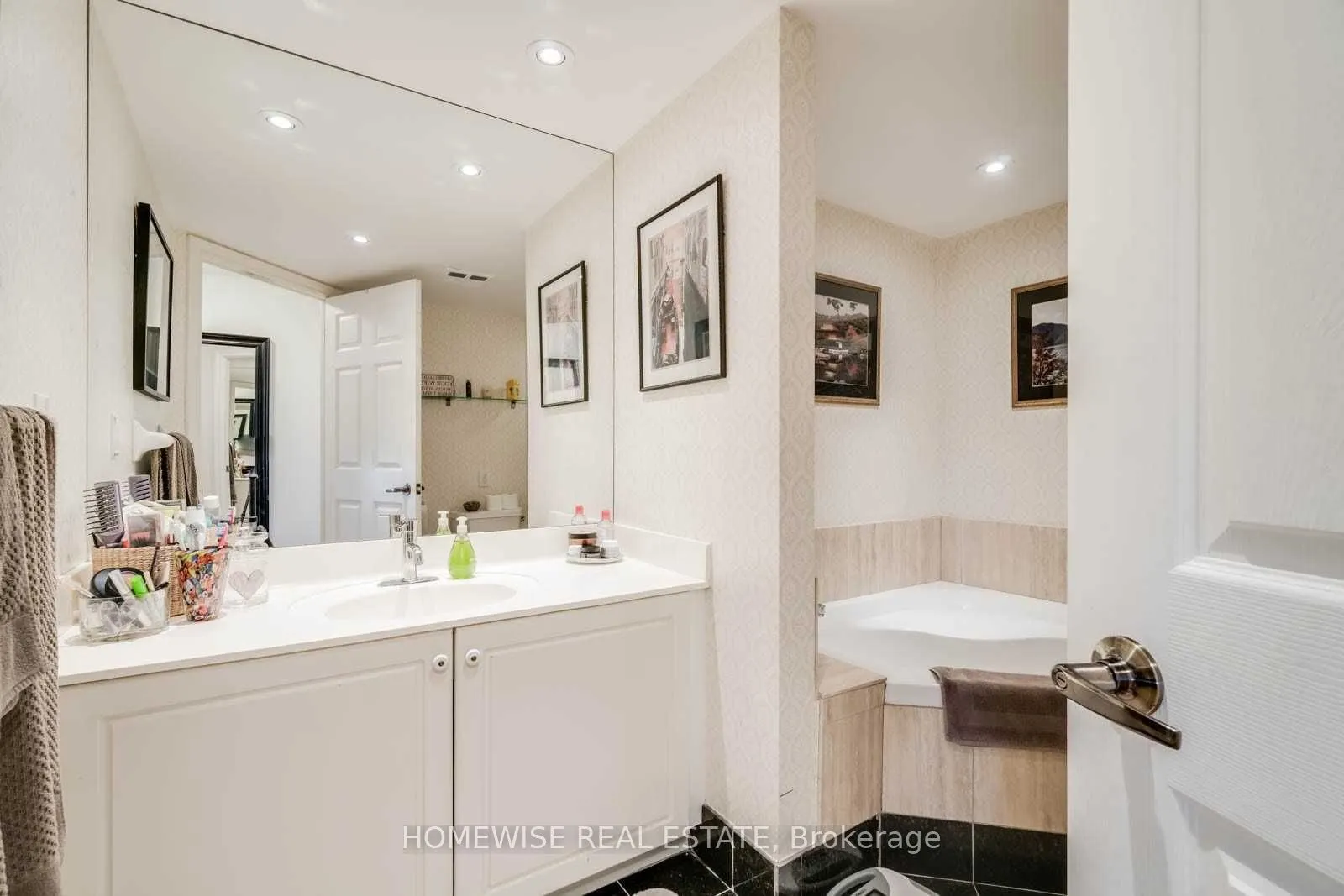 130 Pond Drive, #212