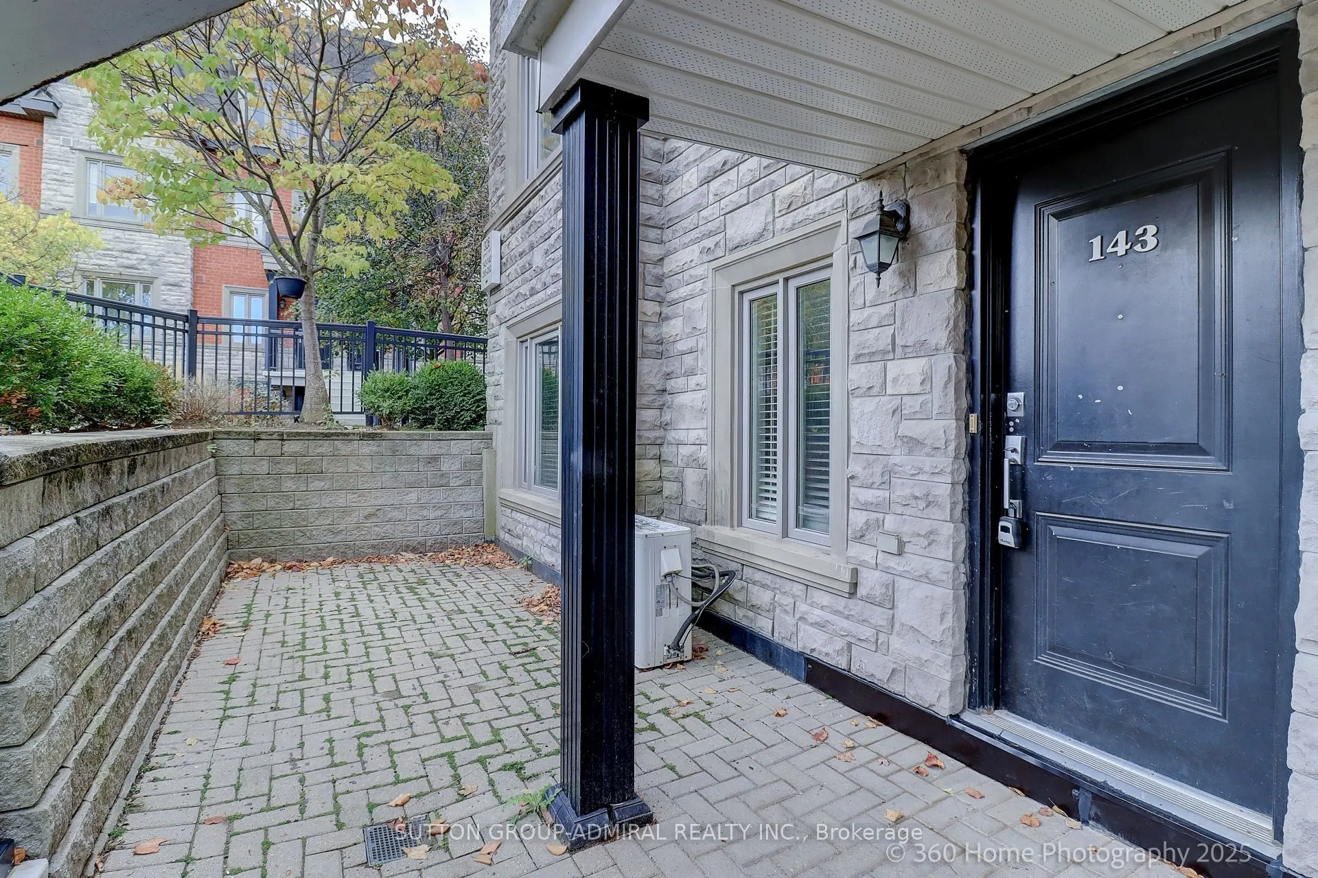 326 John Street, #143