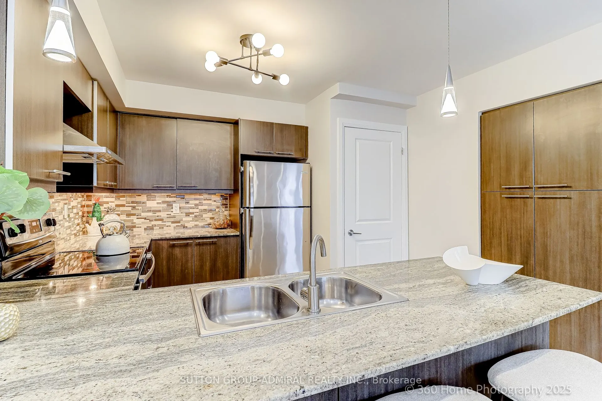 326 John Street, #143