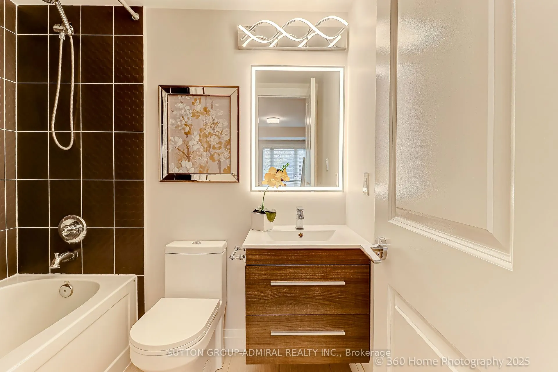 326 John Street, #143