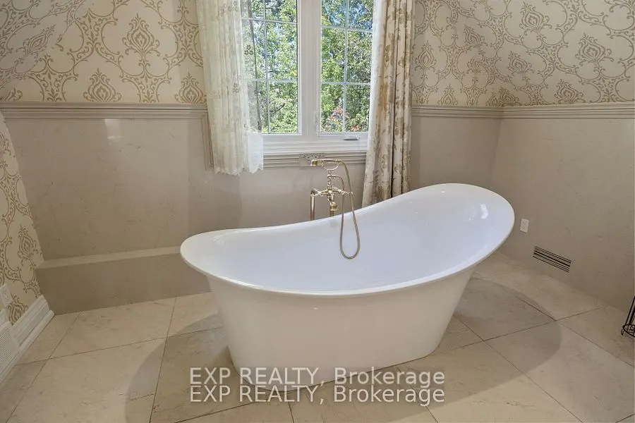 70 Hemingway Crescent