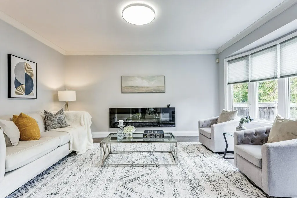 18 Weldon Woods Court