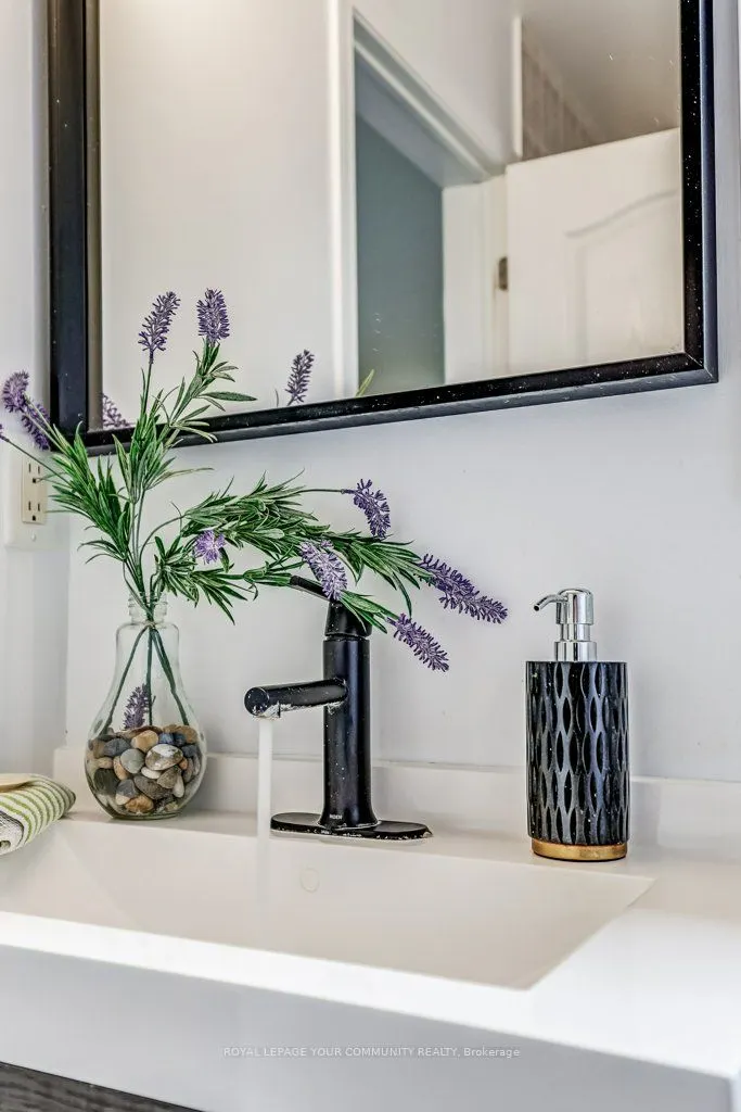 18 Weldon Woods Court