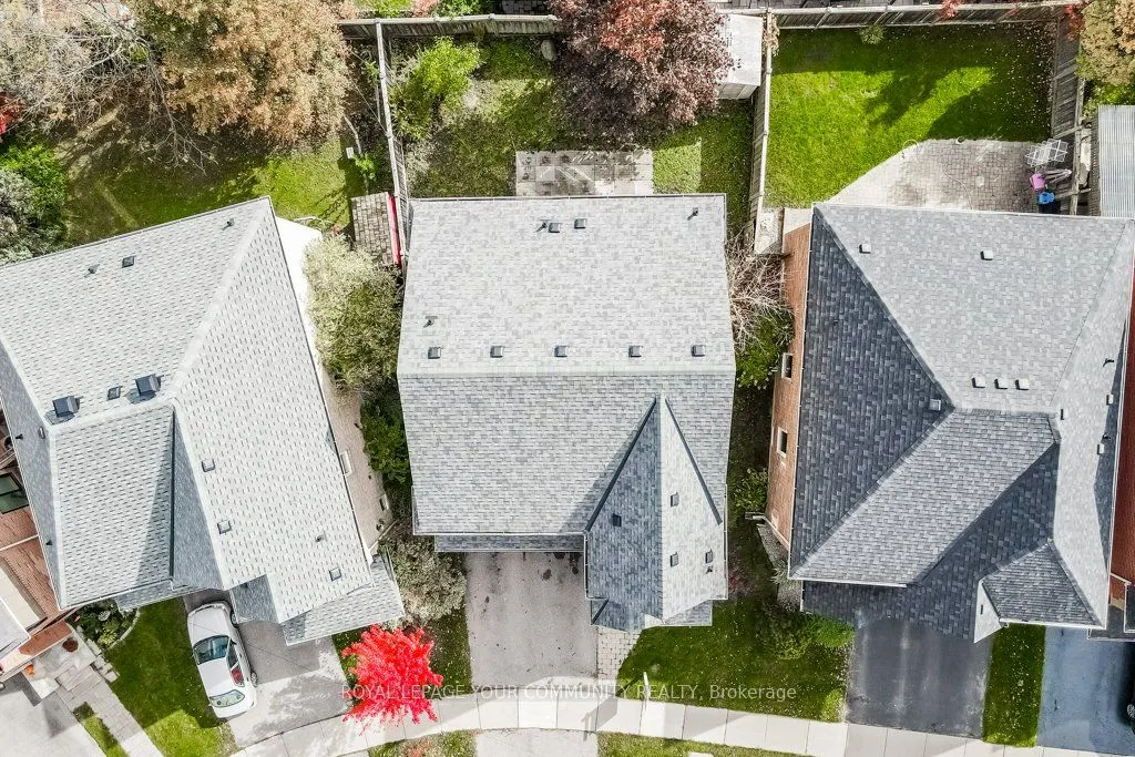 18 Weldon Woods Court