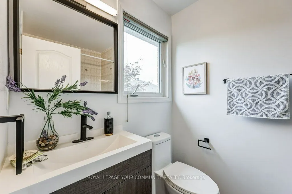 18 Weldon Woods Court