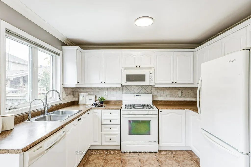 18 Weldon Woods Court