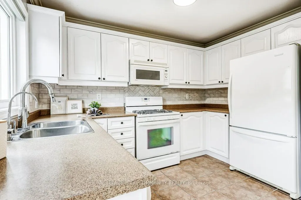 18 Weldon Woods Court