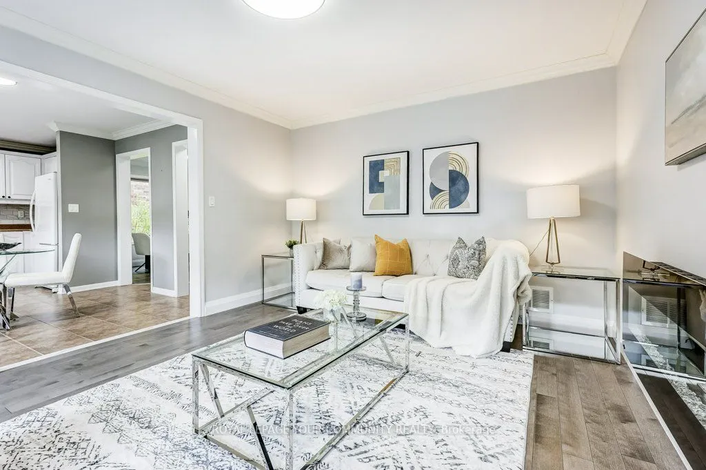 18 Weldon Woods Court