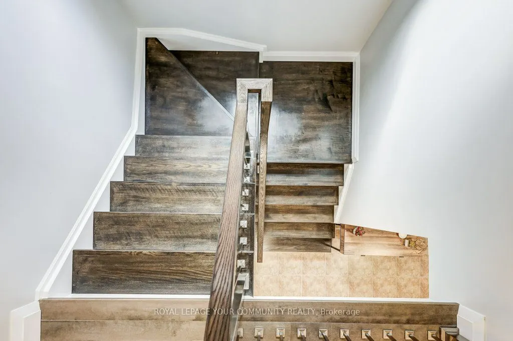 18 Weldon Woods Court