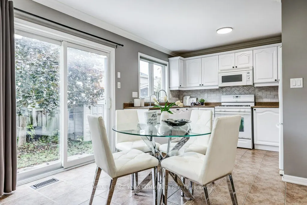 18 Weldon Woods Court