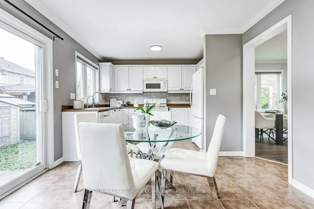 18 Weldon Woods Court