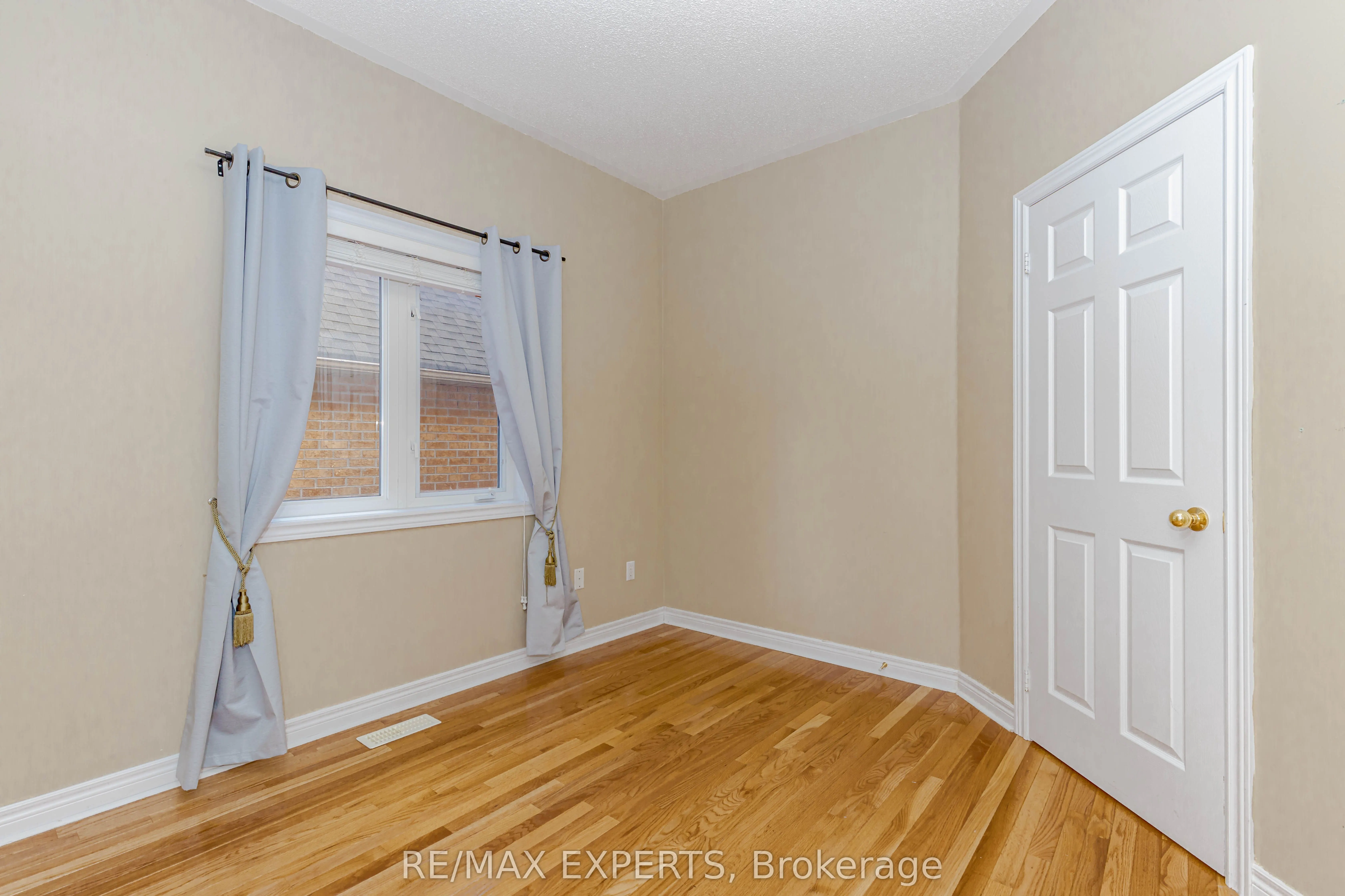 150 Saint Nicholas Crescent