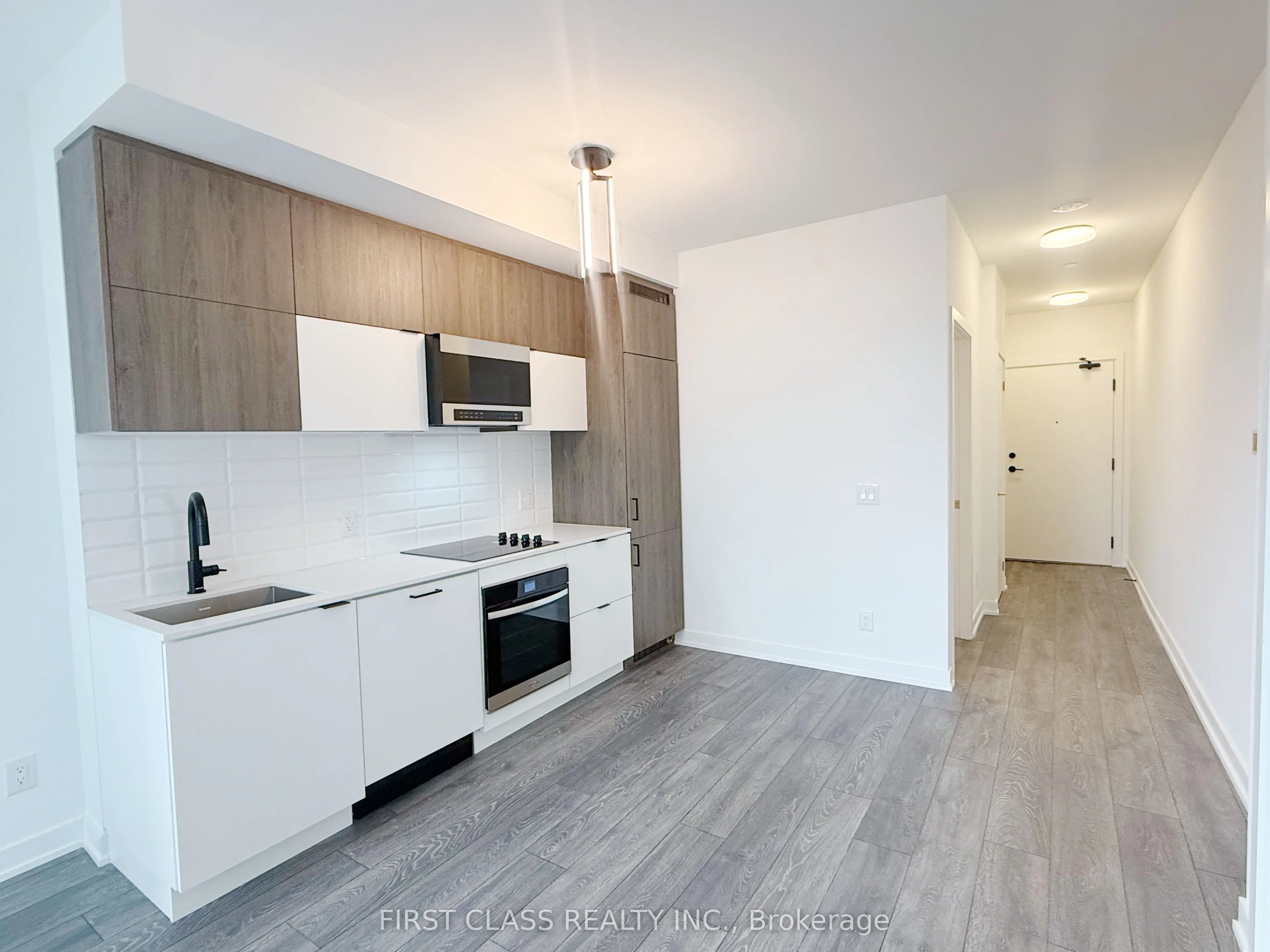 8888 Yonge Street, #709