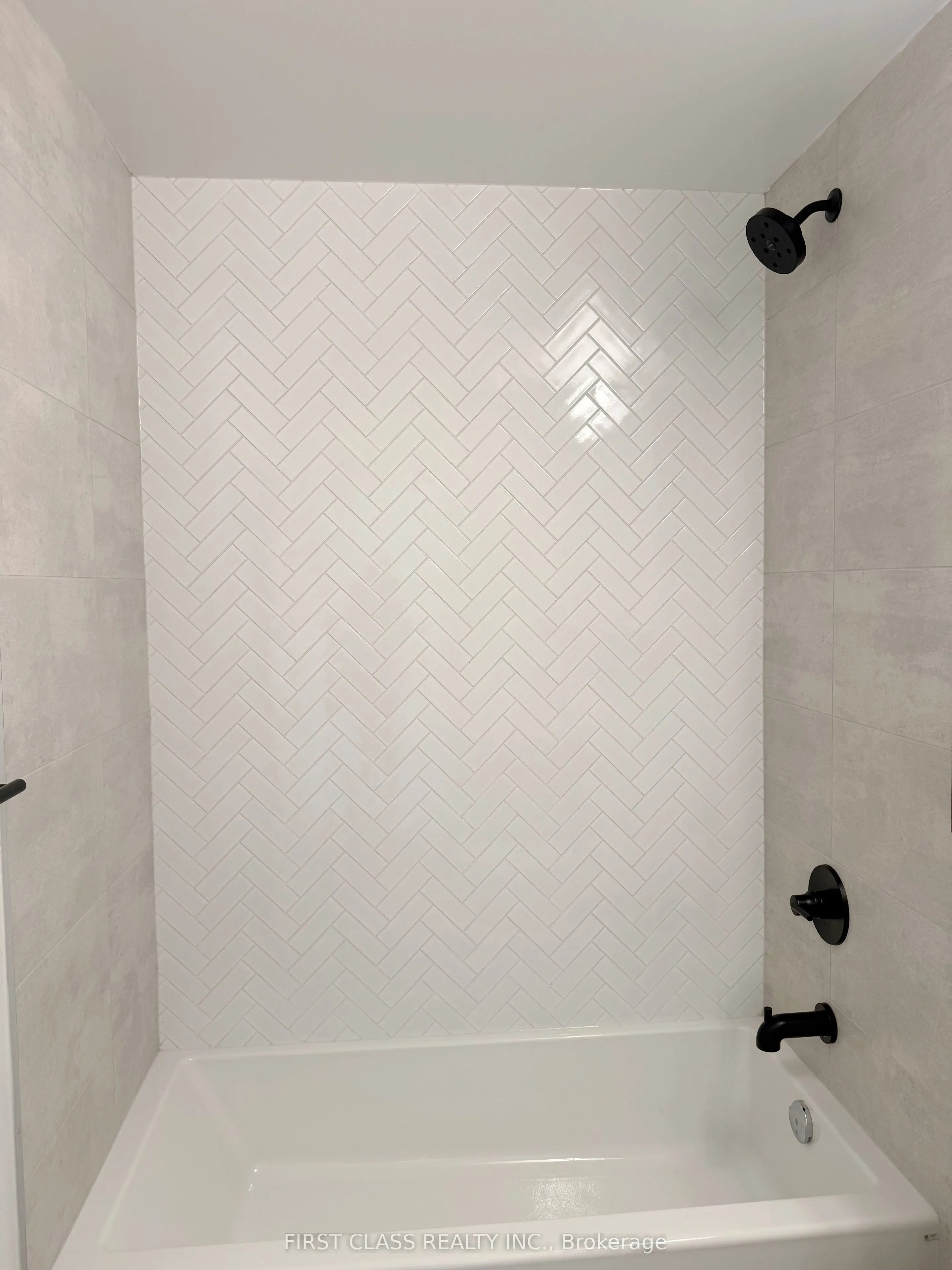 8888 Yonge Street, #709