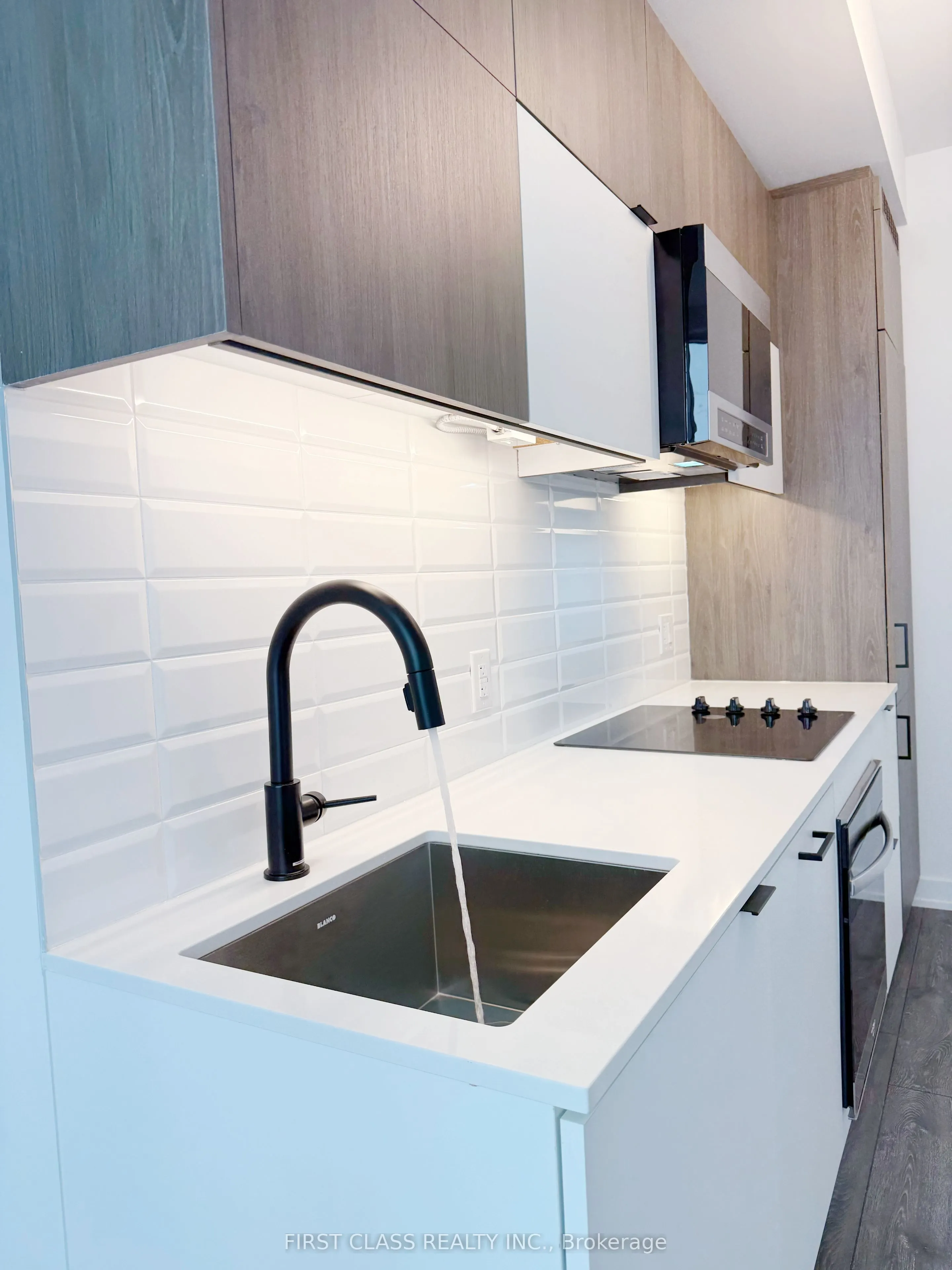 8888 Yonge Street, #709