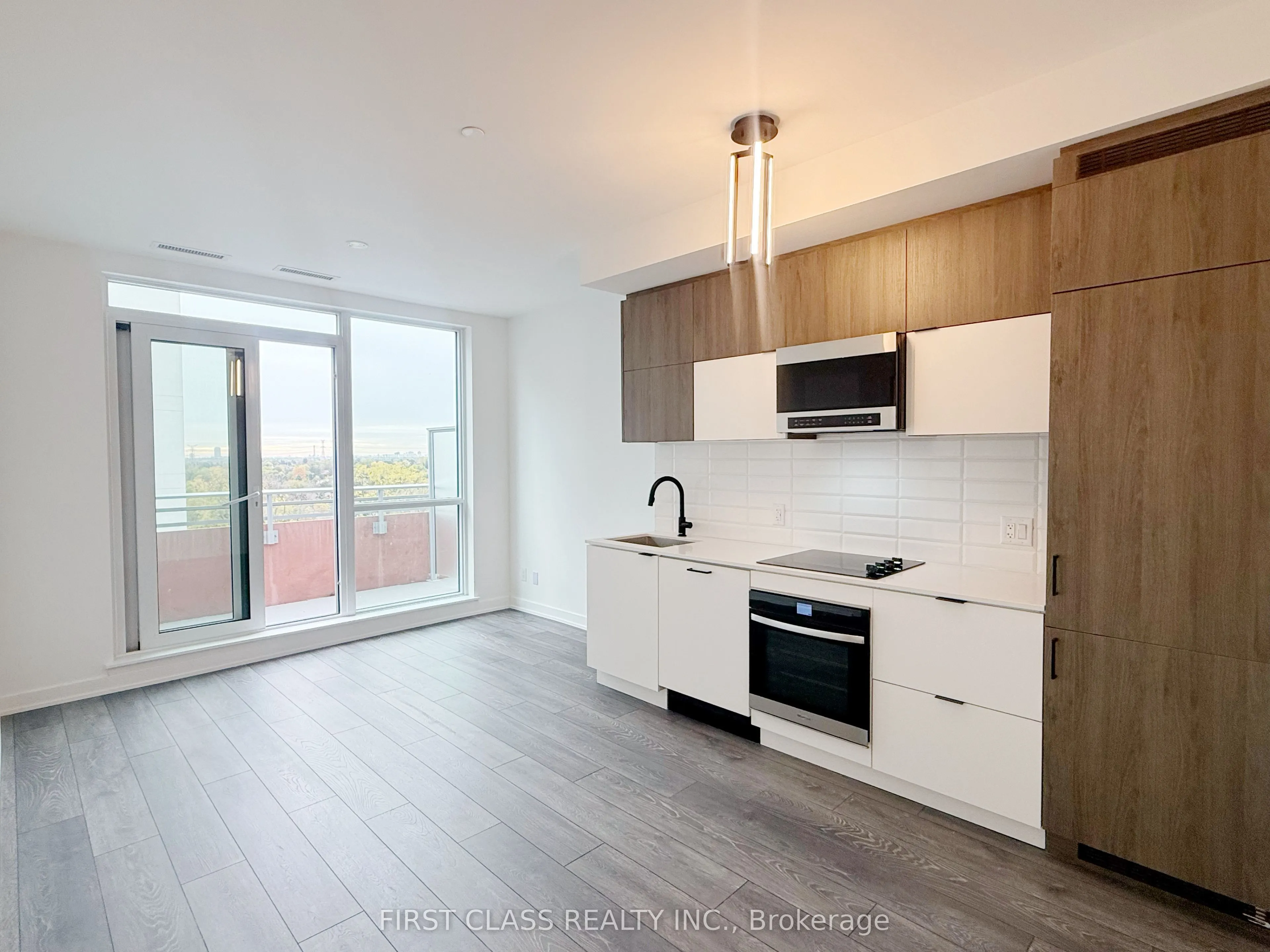 8888 Yonge Street, #709