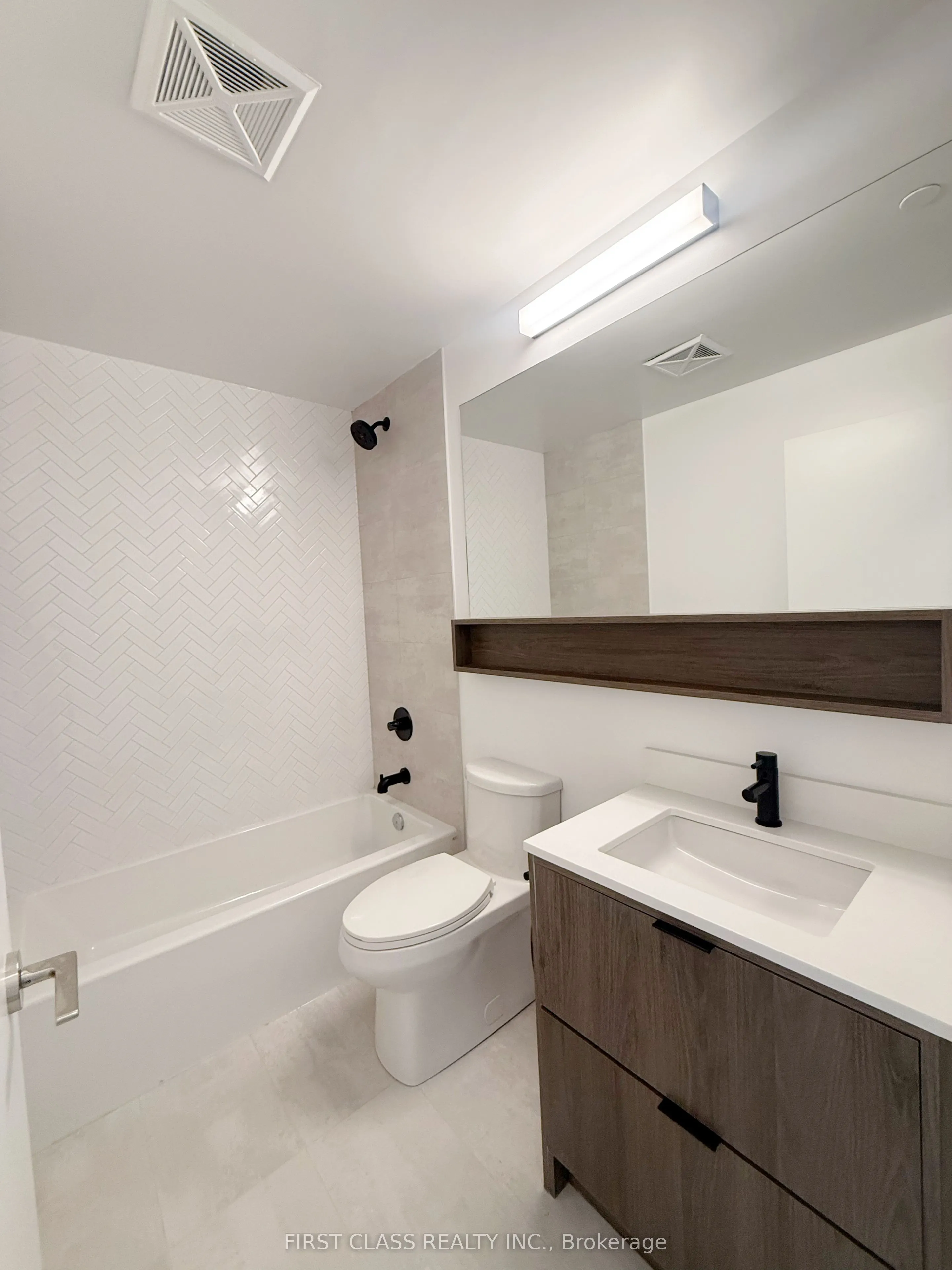 8888 Yonge Street, #709