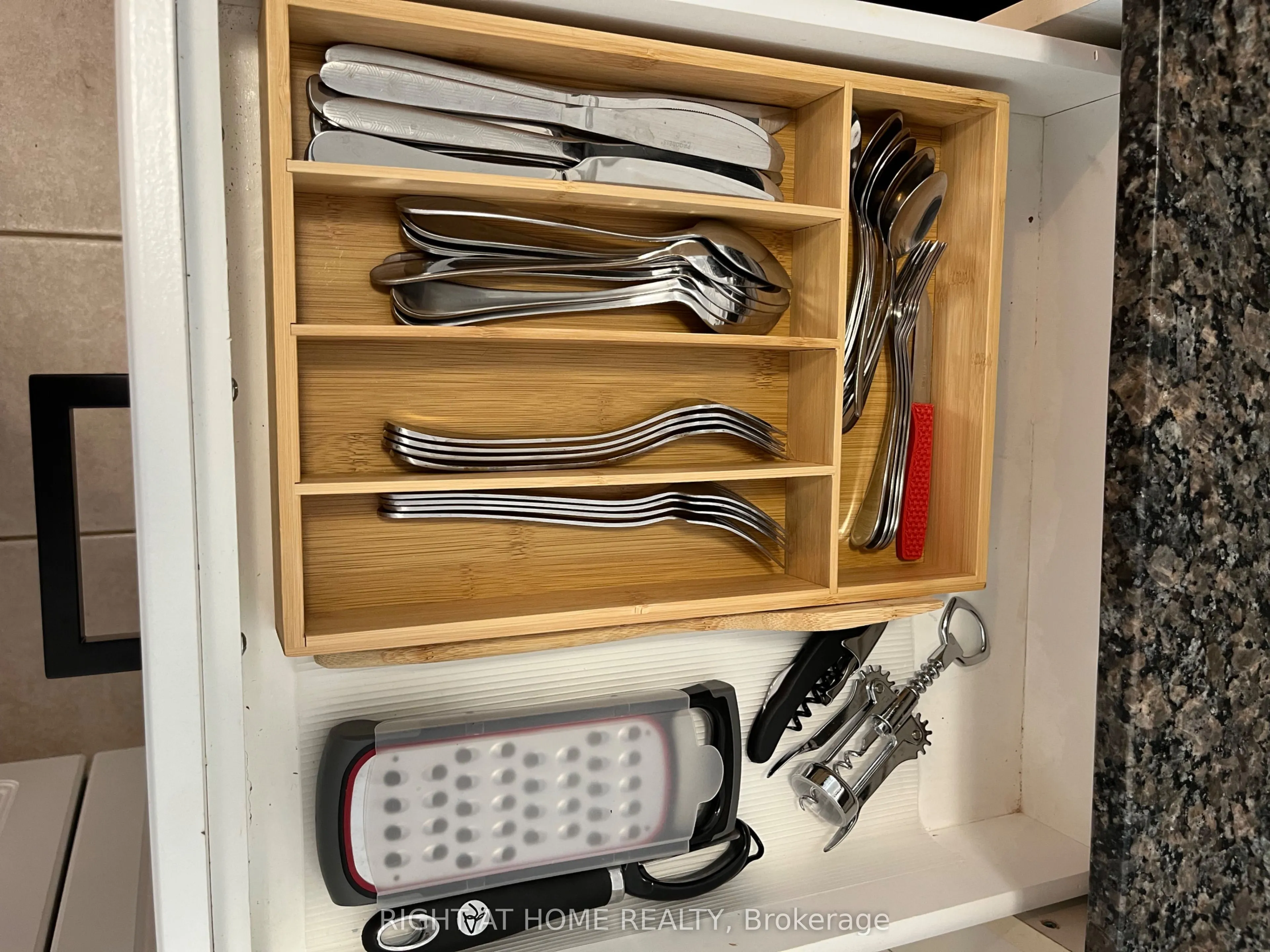 185 Oneida Crescent, #203