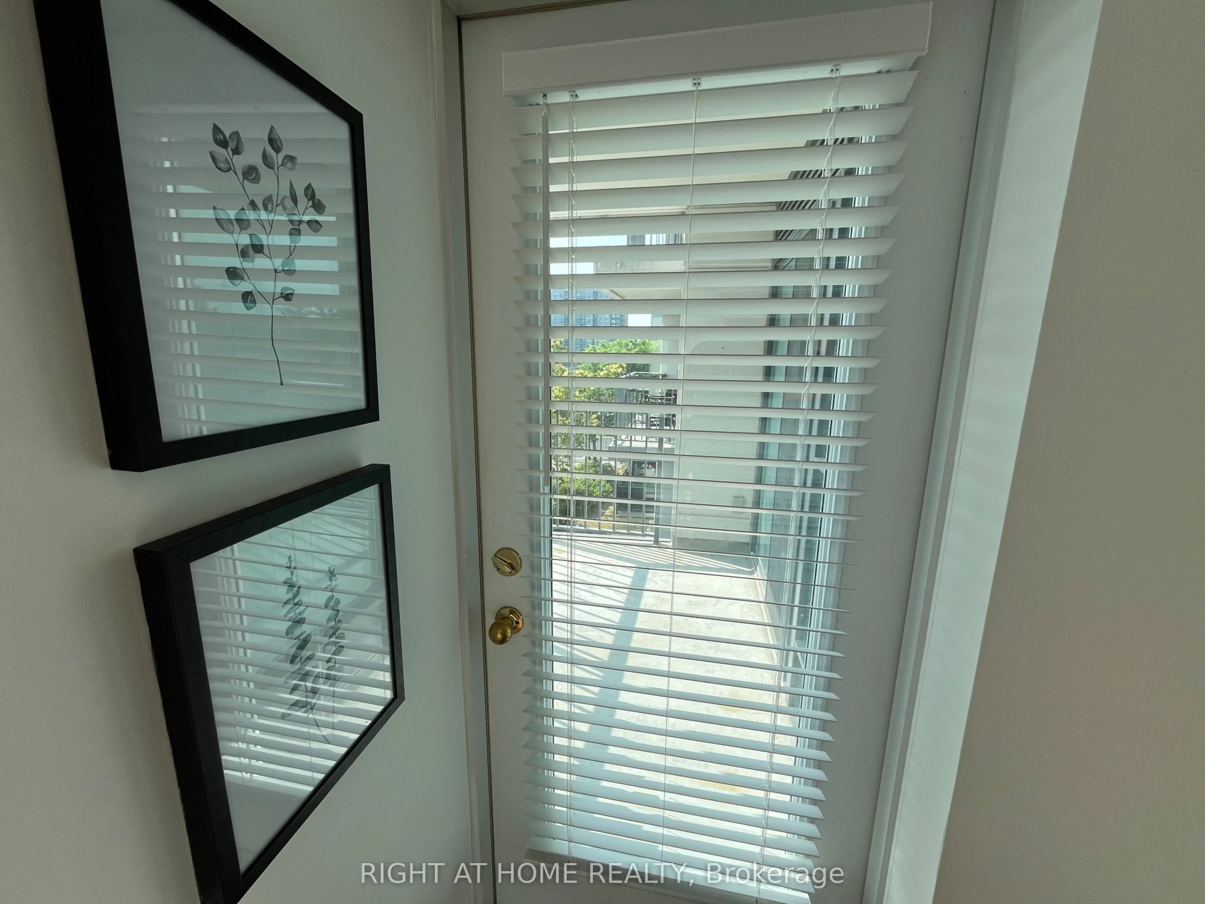 185 Oneida Crescent, #203