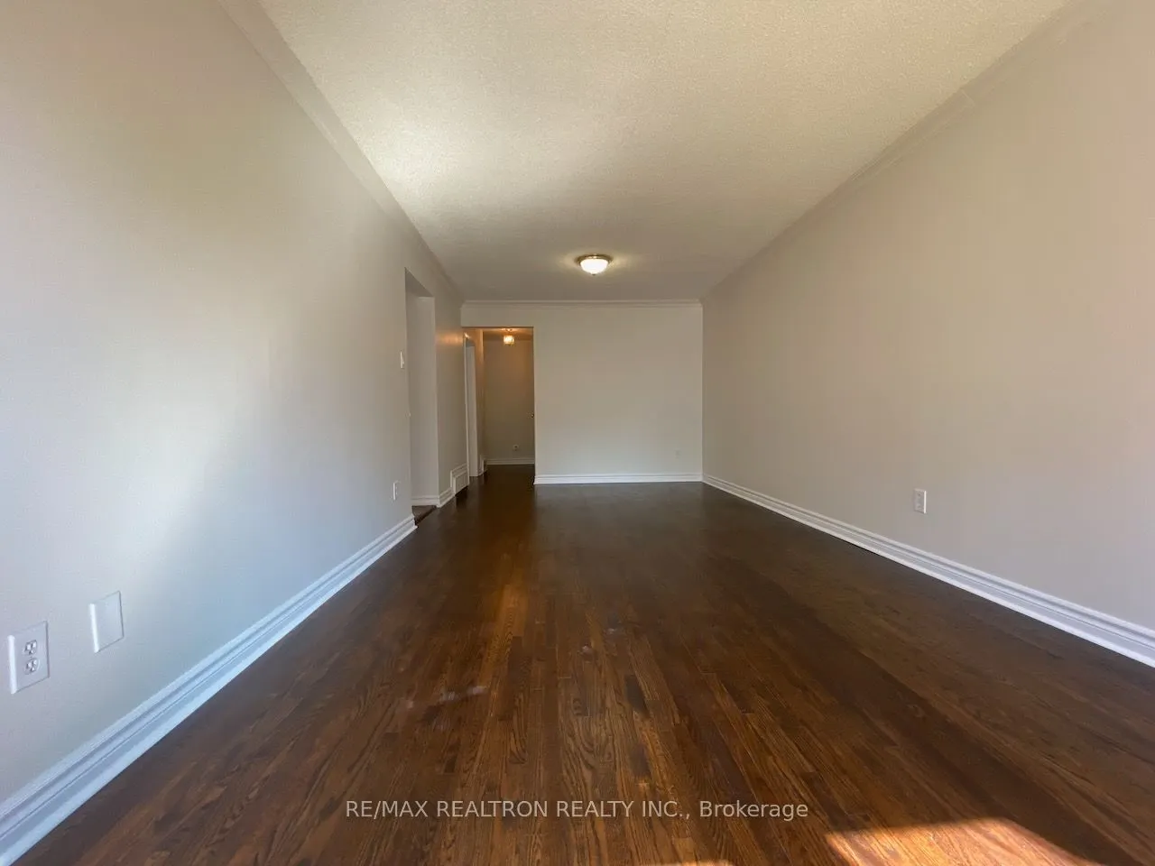 135 Willow Lane, #Main