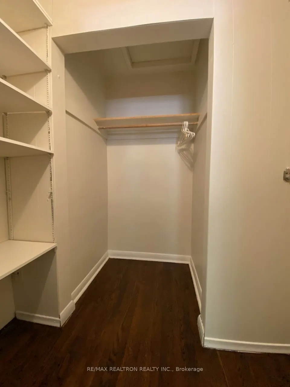 135 Willow Lane, #Main