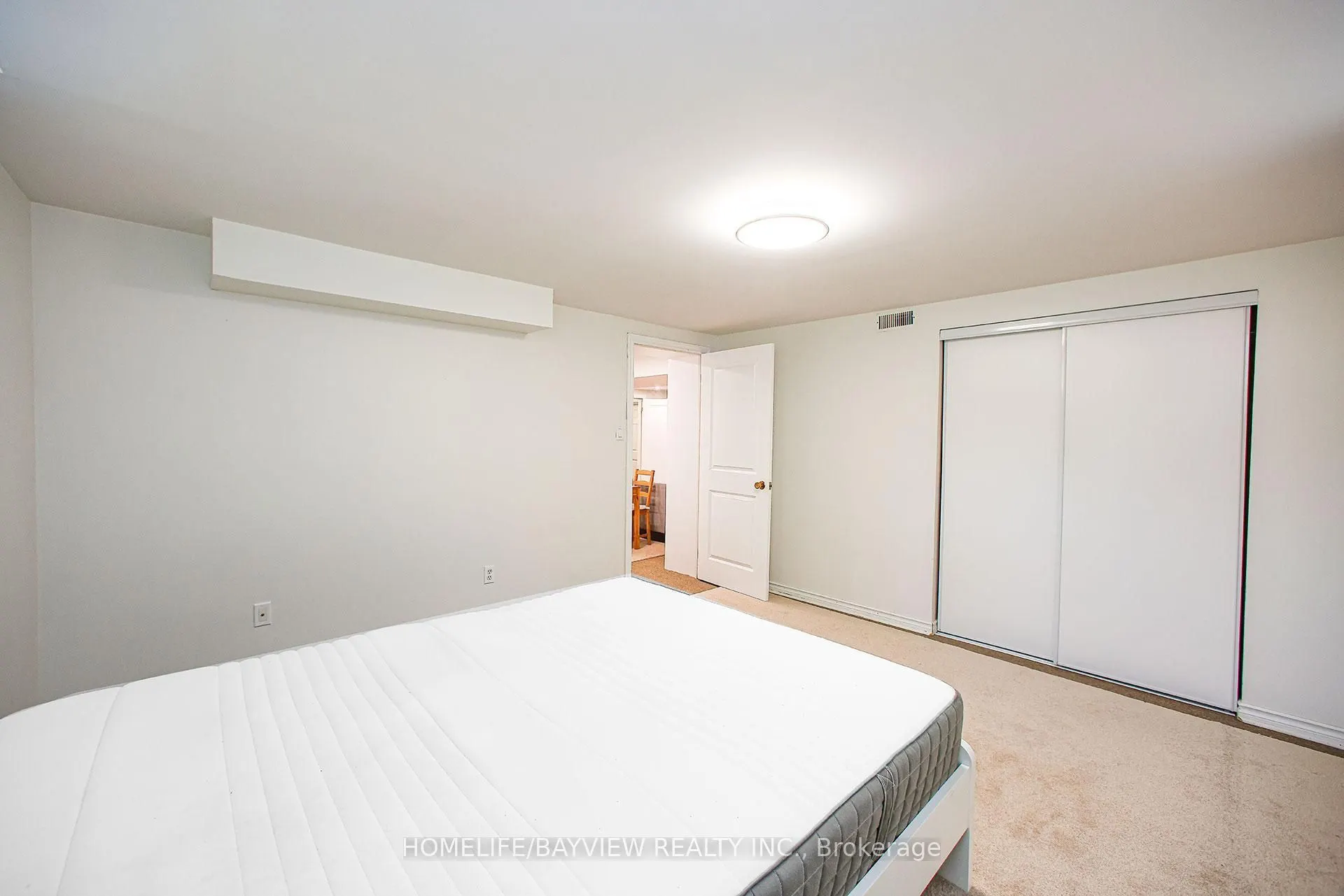 114 Holm Crescent, #LOWER L