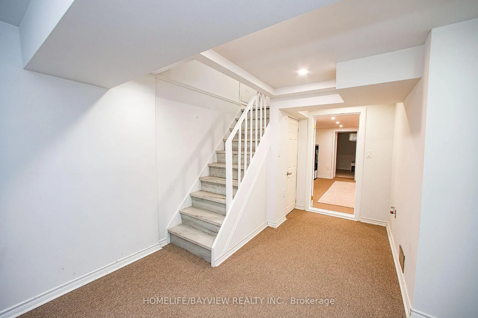 114 Holm Crescent, #LOWER L