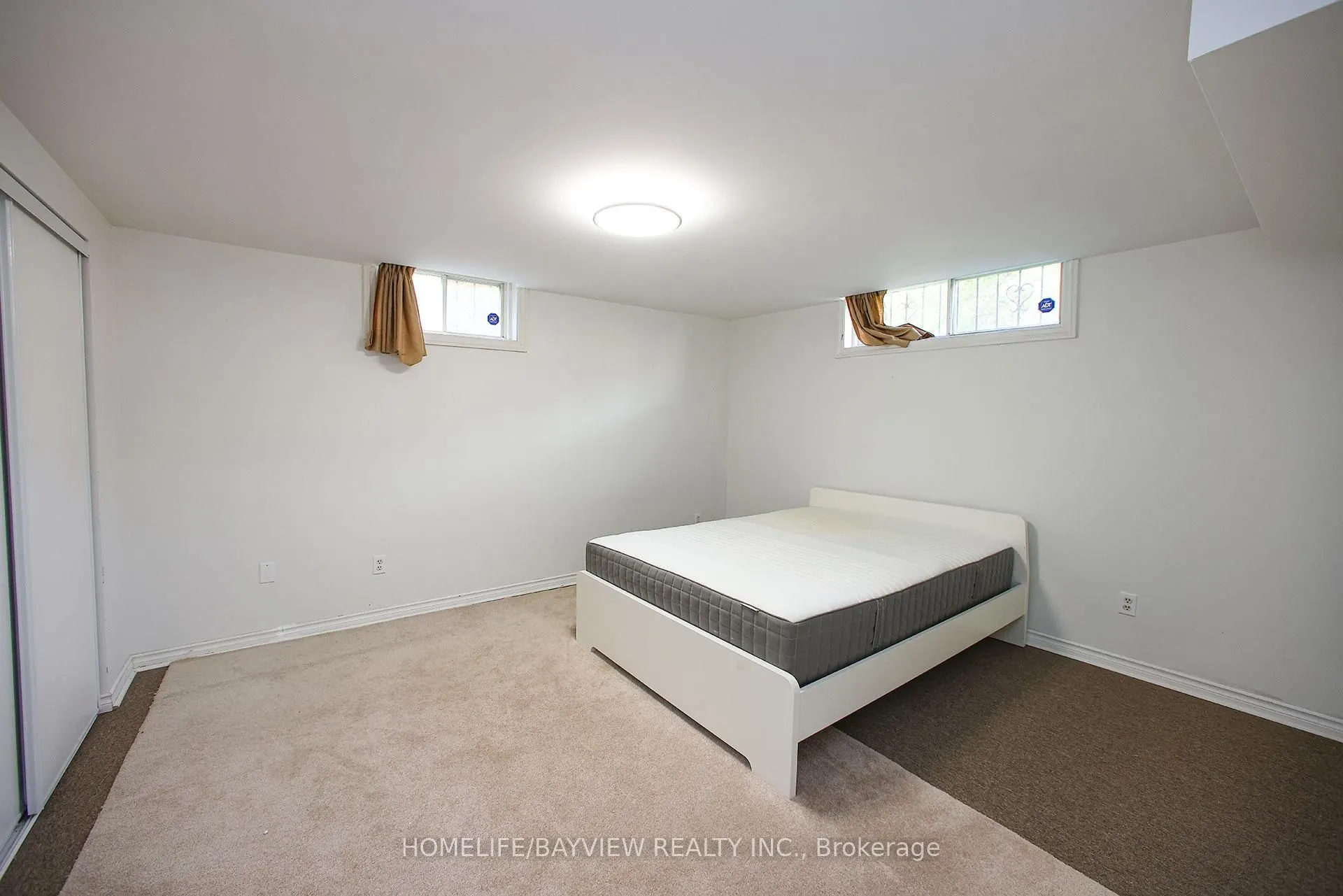 114 Holm Crescent, #LOWER L