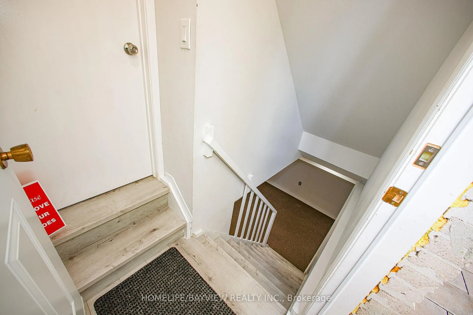 114 Holm Crescent, #LOWER L